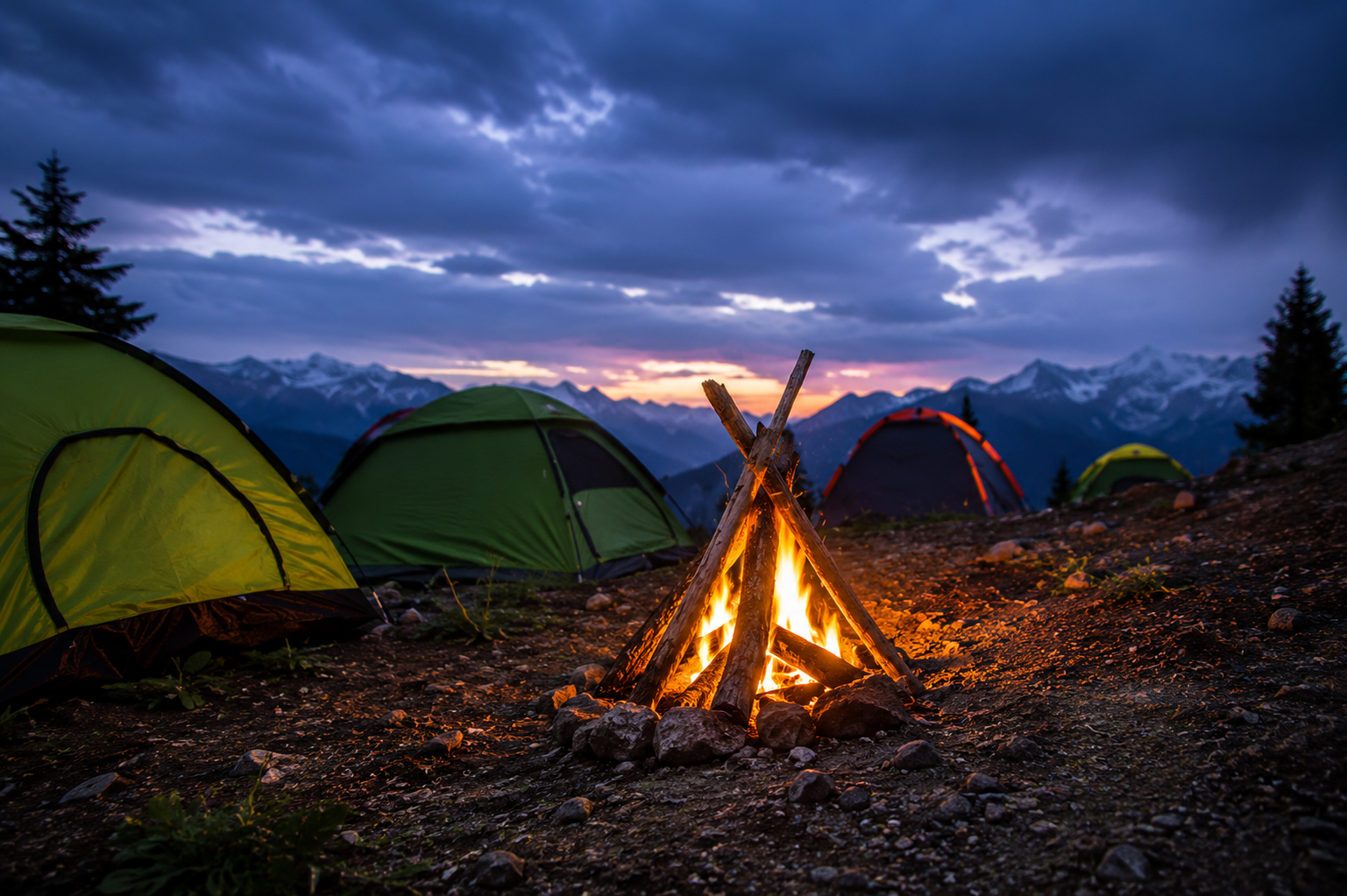 Campfire evening during the Sailung overnight tour