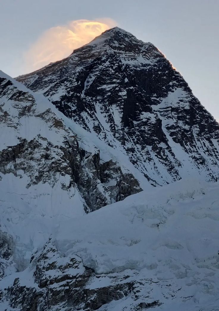Sunrise view of Mount Everest from Kala Patthar